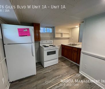 COZY LOWER BACHELOR UNIT IN WINDSOR! INCLUSIVE! - Photo 4