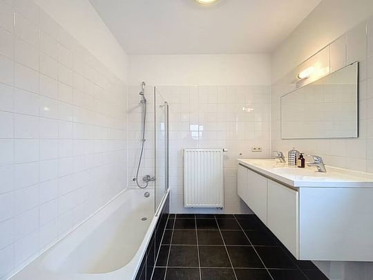 Appartement te huur - Photo 1