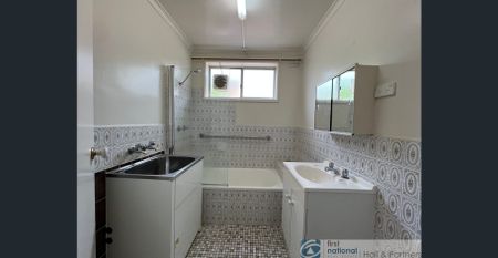 Neat & Convenient Two-Bedroom Flat in Prime Location - Photo 5