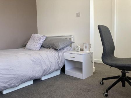 4 bedroom private hall to rent - Photo 2