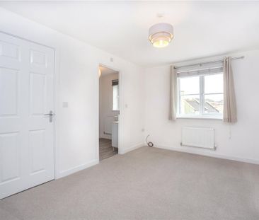 4 bedroom end of terrace house to rent - Photo 4