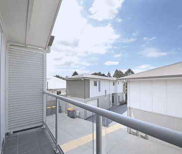 Elegant Townhouse with Private Courtyard - Photo 4