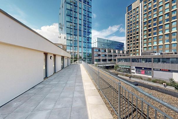 1 bedroom in a flat share to rent - Photo 1