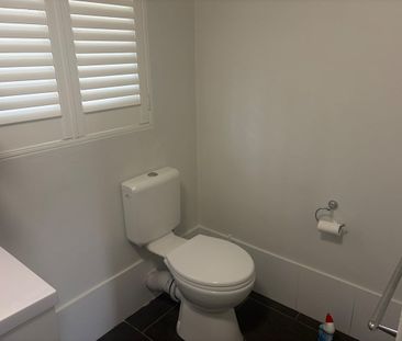 Flat B / 114 Kent Street - Photo 2