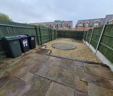 2 bedroom end of terrace house to rent - Photo 3