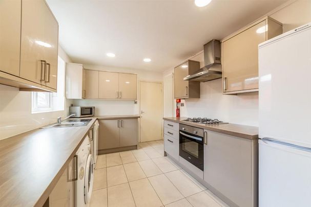 3 bedroom flat to rent - Photo 1