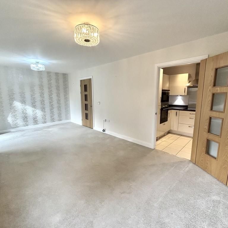 2 bedroom ground floor flat to rent - Photo 1