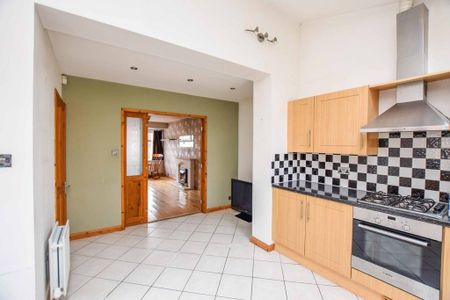 2 bedroom semi-detached house to rent - Photo 4