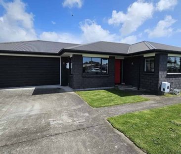 MODERN FAMILY HOME IN WAITARA - Photo 2