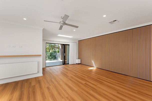 Luxurious 4-Bedroom Townhouse in Prime Location - Photo 1