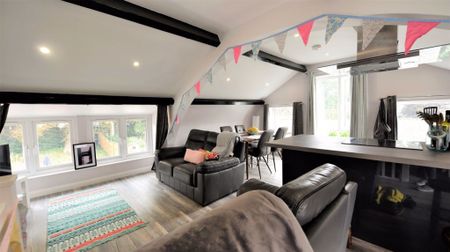 3 bedroom House in Flat 1, Leeds - Photo 5