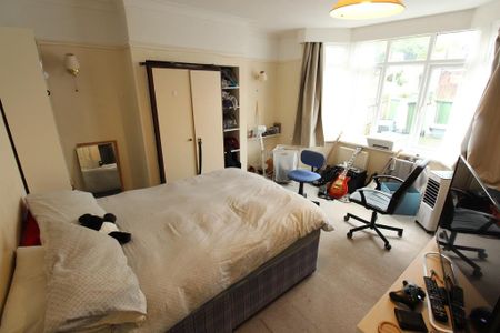 4 bedroom end of terrace house to rent - Photo 3