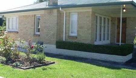 Lovely, Three Bedroom Home with Heatpump & Large Double Garage - Photo 3