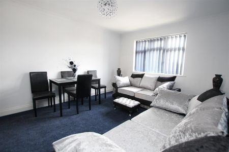 1 bedroom Flat to let - Photo 2