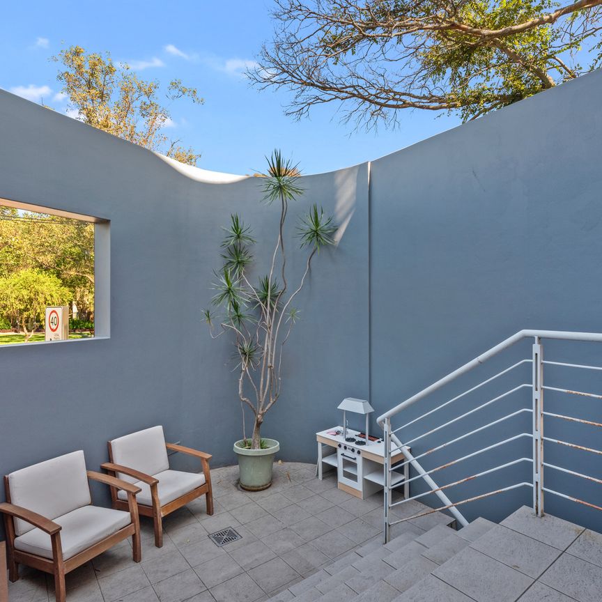 Stylish & Modern Townhouse in Alexandria - Photo 1