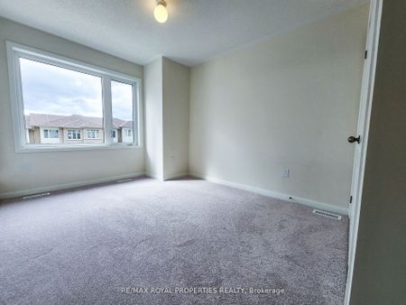 Townhouse For Lease | E8118420 - Photo 5