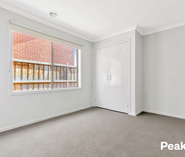 Spacious And Modern Four Bedroom Family Home In Cranbourne North - Photo 3