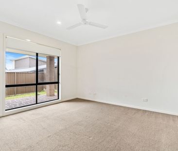Spacious Four Bedroom Home in Gledswood Hills - Photo 1