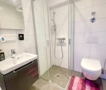 Sehr hochwertig ausgestattete 4-Zimmer-Stadtwohnung mit Aufzug, Ein... - Photo 1