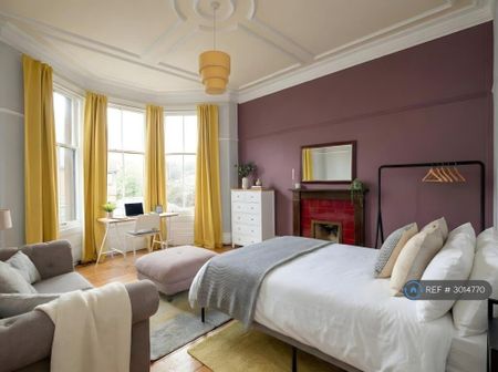 3 bedroom flat to rent - Photo 3
