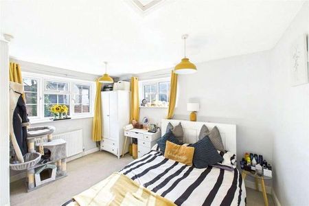 St. Benedicts Close, Aldershot, Hampshire, GU11 - Photo 2