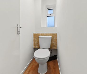 3 bedroom flat to rent - Photo 5