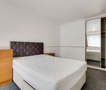 Terraced House To Let - Photo 4