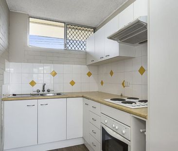 2/208 Oxley Avenue, Margate, Qld 4019 - Photo 2