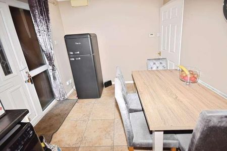 Bridle Close, Sleaford, NG34 - Photo 4