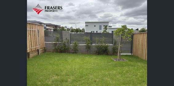 Modern 3 Bedroom townhouse in Riverstone - Photo 3