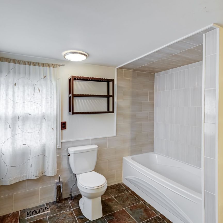 For Lease - 130 West Beach Road, Clarington, Ontario - Photo 1