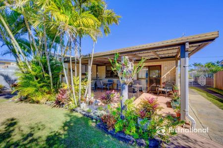 IMMACULATE BRICK HOME WITH SOLAR IN AVENELL HEIGHTS - Photo 2