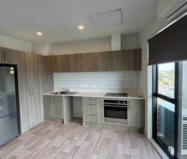 The top floor and one carpark - Photo 3