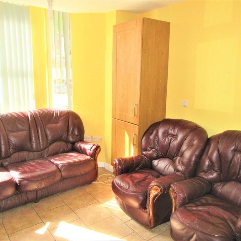4 Bedroom Apartment, 66a Rugby Avenue, Queens Quarter, Belfast, BT7 1GZ - Photo 1