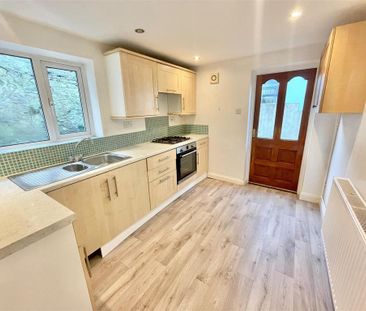 2 bedroom end of terrace house to rent - Photo 5