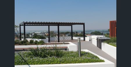 Modern 2-bedroom Apartment! - Photo 2