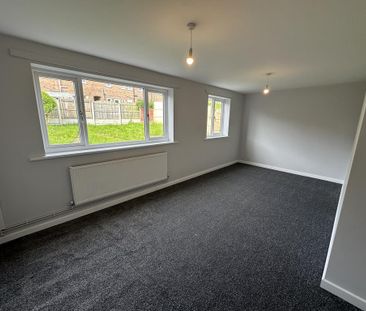 2 bedroom end of terrace house to rent - Photo 4