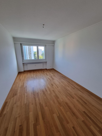 Schöne 2.5 Zimmer Single-Wohnung im 9.OG in Spreitenbach zu vermieten - Photo 2