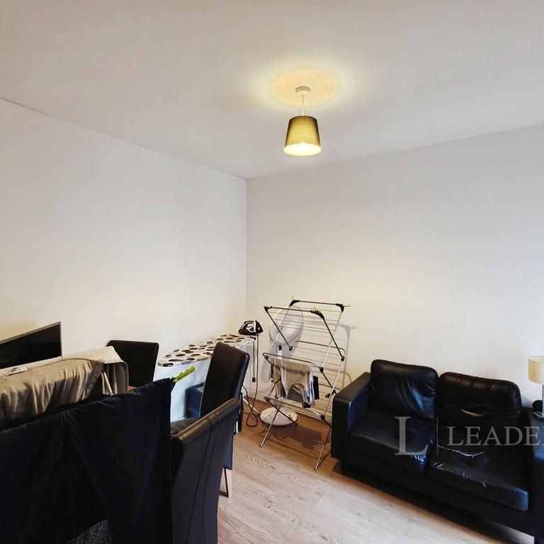 1 bedroom in a house share to rent - Photo 1