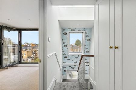 6 bedroom house in London - Photo 5