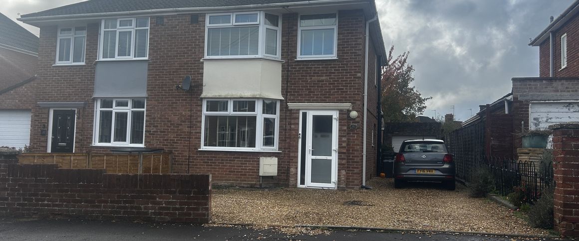 Richmond Road, Yeovil - Photo 1