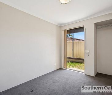 COSY FAMILY HOME IN CONVENIENT LOCATION - Photo 6