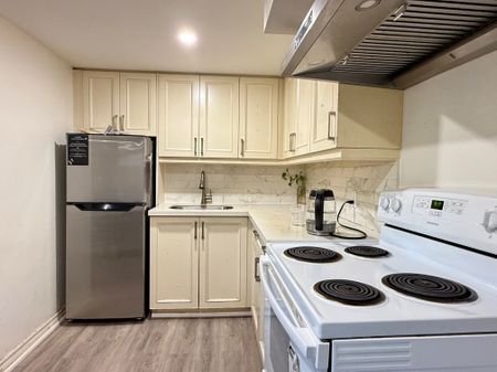 For Lease - 402 Fernleigh Circle, Richmond Hill, Ontario - Photo 3