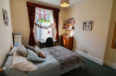 6 Bed Terraced House, Sunningdale, BS8 - Photo 3