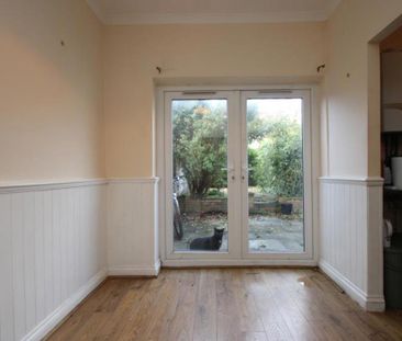 ***THREE SHARERS WELCOME*** A well-maintained three-bedroom terrace... - Photo 3