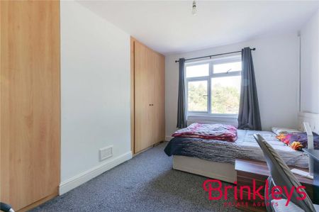 4 bedroom semi-detached house to rent - Photo 5