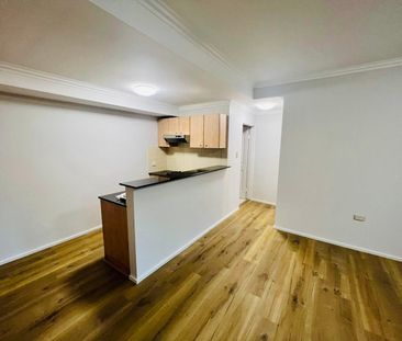 Stylish Newtown Apartment with Private Courtyard - Photo 5