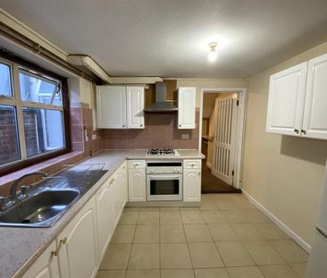3 bedroom terraced house to rent - Photo 2