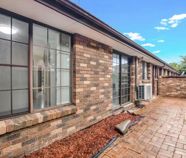 Comfortable, Convenient & Central - Photo 2