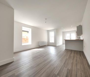 3 bedroom semi-detached house to rent - Photo 2